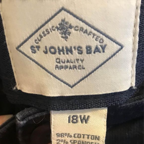 Women’s size 18W navy blue pants straight leg by St. John’s Bay great condition - Picture 3 of 4